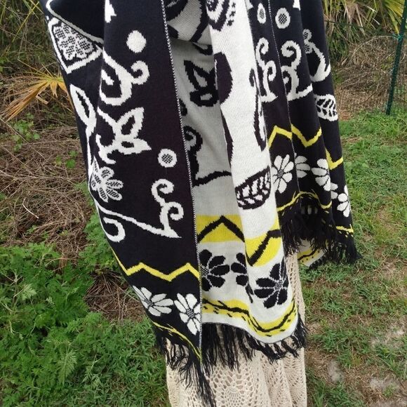 NWOT SNAILS & CINNAMON Black/White/Yellow Floral Cardigan Jacket/Wrap w/Buckle - Picture 5 of 13